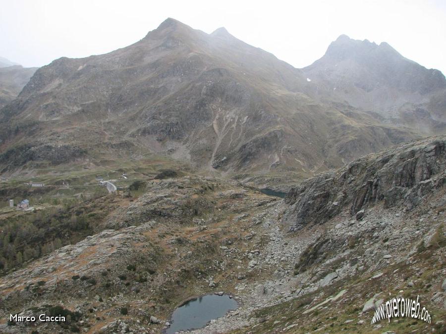 31_Inizia a nevicare sopra il laghetto della Paura.JPG